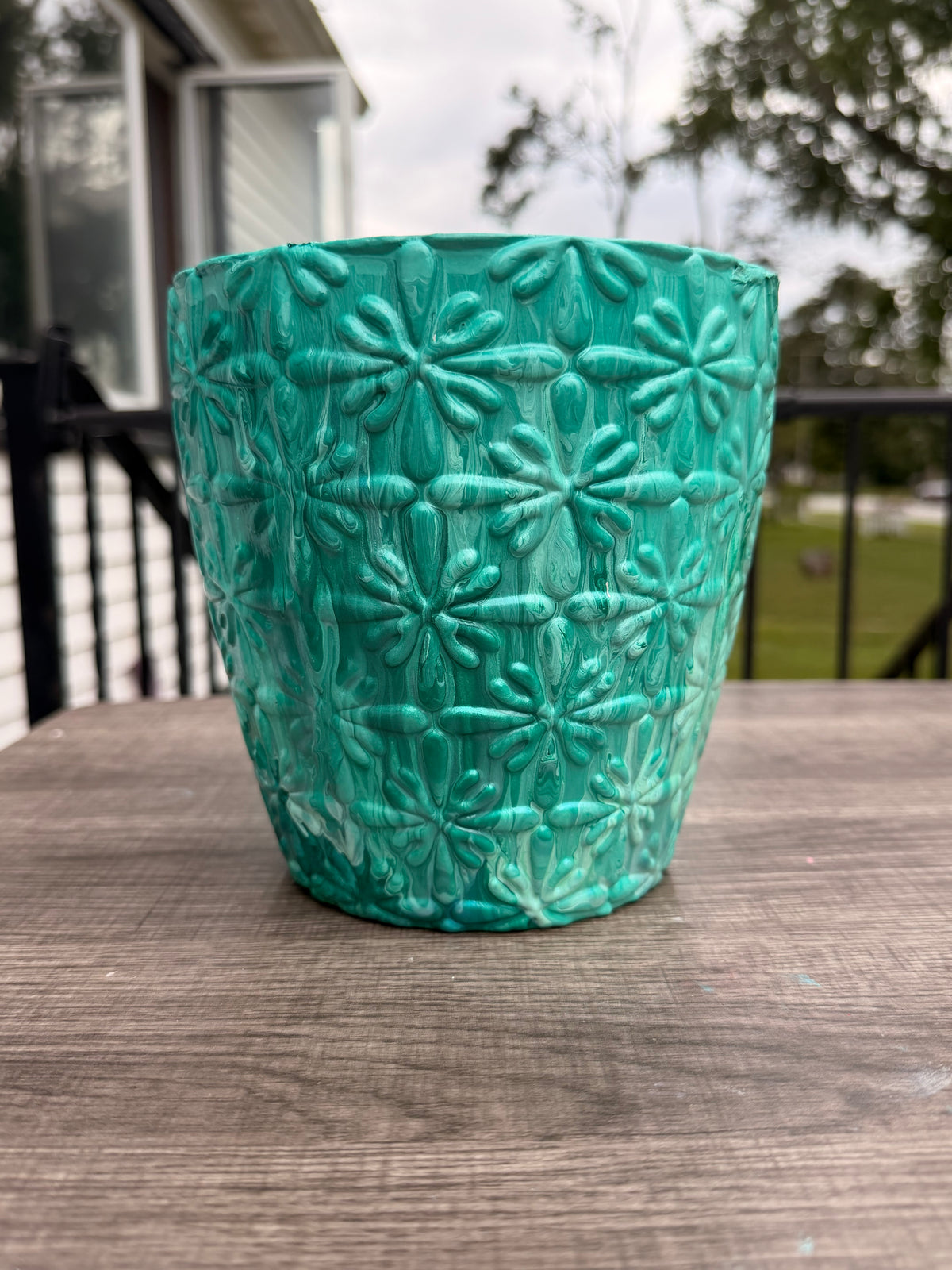 Flowerpot (pour) by Bee the Light Art Studio